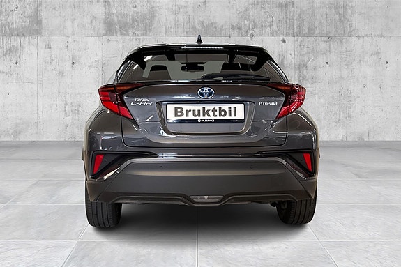 Toyota C-HR 4 of 5
