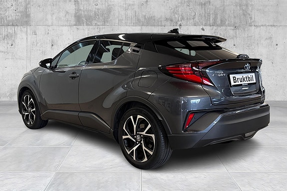 Toyota C-HR 3 of 5
