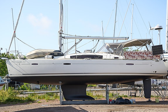Beneteau Oceanis 40 2 of 5