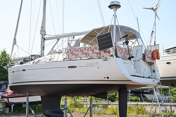 Beneteau Oceanis 40 3 of 5