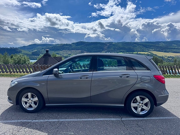 Mercedes-Benz B180 4 of 21