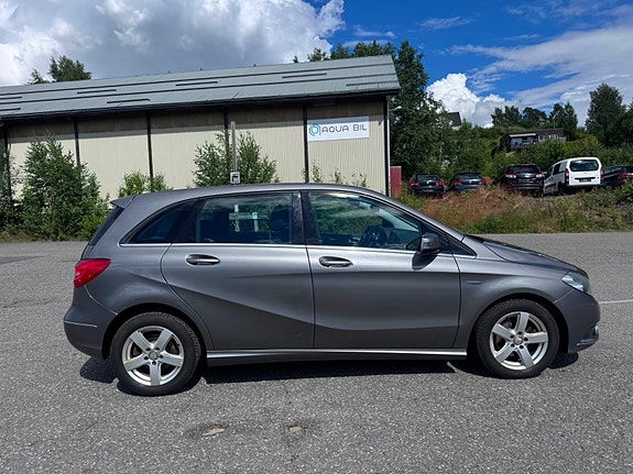 Mercedes-Benz B180 5 of 21