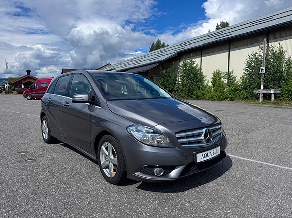 Mercedes-Benz B180 2 of 21