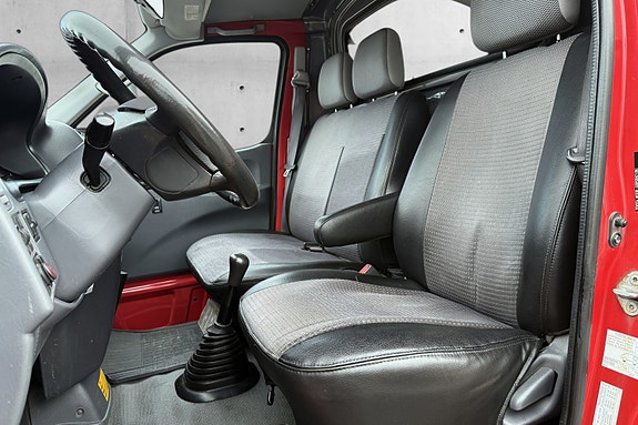 Toyota HiAce 13 of 26