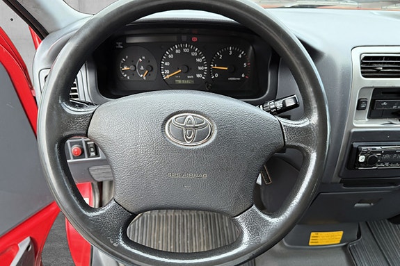 Toyota HiAce 10 of 26