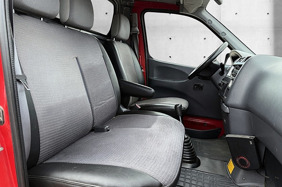 Toyota HiAce 14 of 26