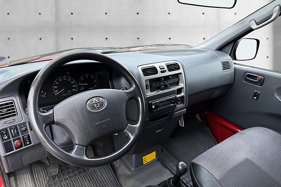 Toyota HiAce 9 of 26