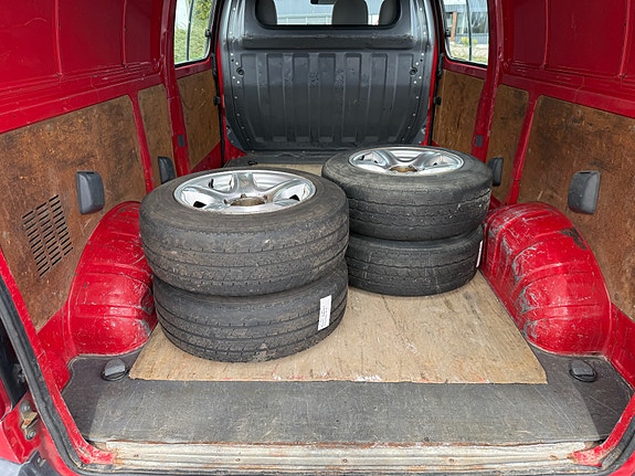 Toyota HiAce 19 of 26
