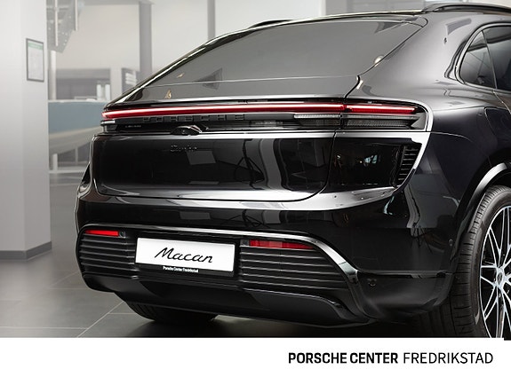 Porsche Macan 8 of 30