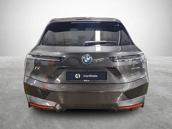 BMW iX 4 of 5