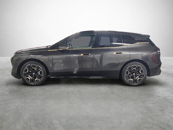BMW iX 2 of 5