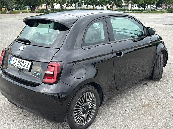 Fiat 500e 4 of 5