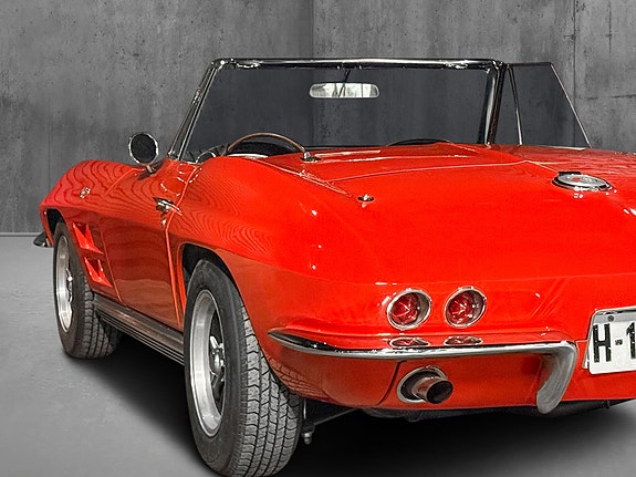Chevrolet Corvette 11 of 17
