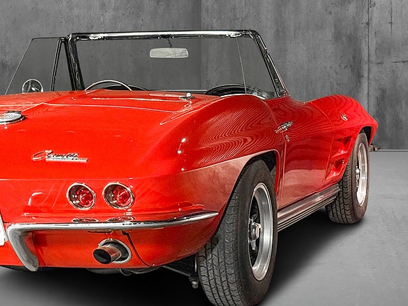 Chevrolet Corvette 10 of 17