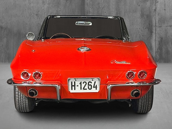 Chevrolet Corvette 9 of 17