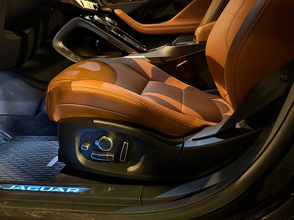 Jaguar I-PACE 14 of 30