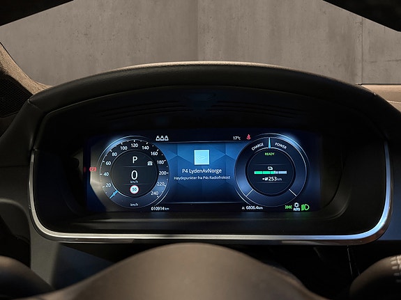 Jaguar I-PACE 24 of 30
