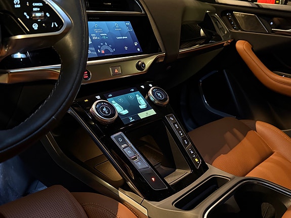 Jaguar I-PACE 16 of 30