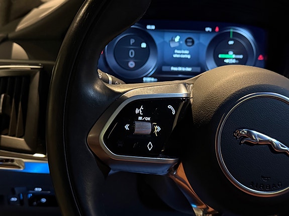 Jaguar I-PACE 17 of 30