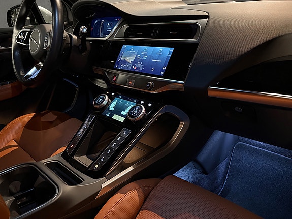 Jaguar I-PACE 21 of 30