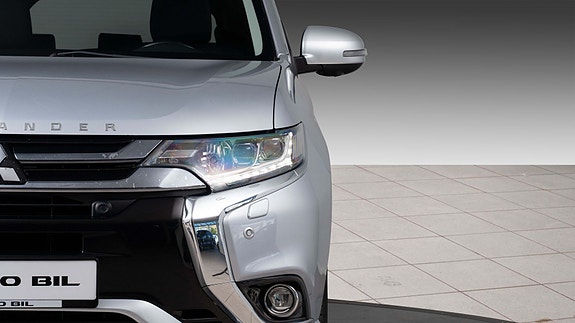 Mitsubishi Outlander 2 of 5