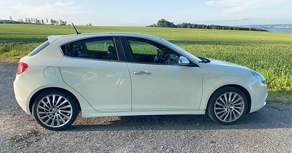 Alfa Romeo Giulietta 3 of 5