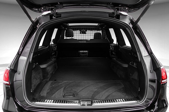 Mercedes-Benz GLS63 13 of 30
