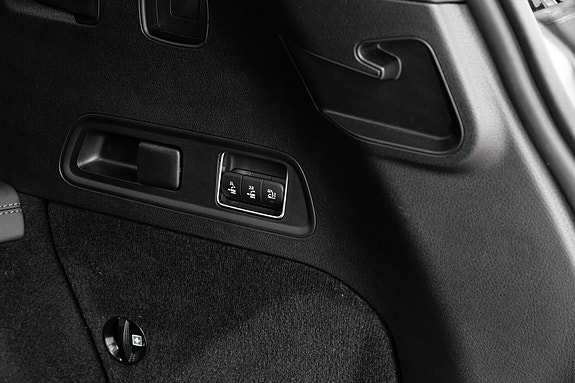 Mercedes-Benz GLS63 15 of 30