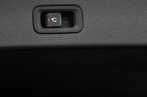 Mercedes-Benz GLS63 12 of 30