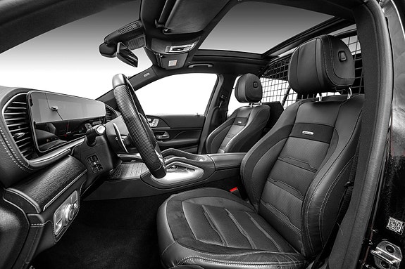 Mercedes-Benz GLS63 18 of 30