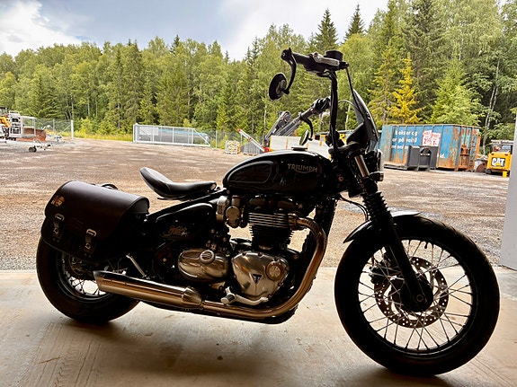 Triumph Bonneville Bobber 3 of 5