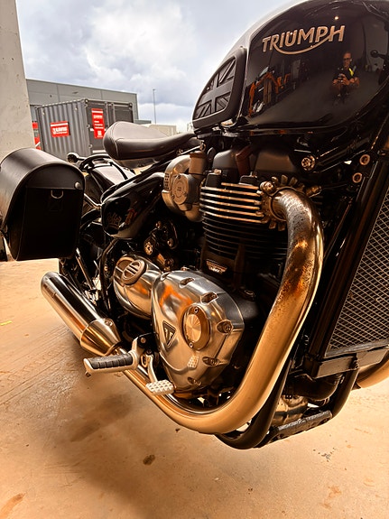Triumph Bonneville Bobber 4 of 5