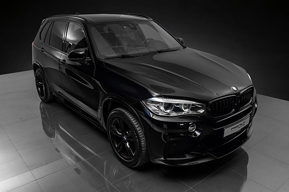 BMW X5 2 of 5