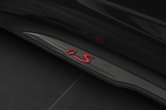 Porsche Taycan 4 of 5
