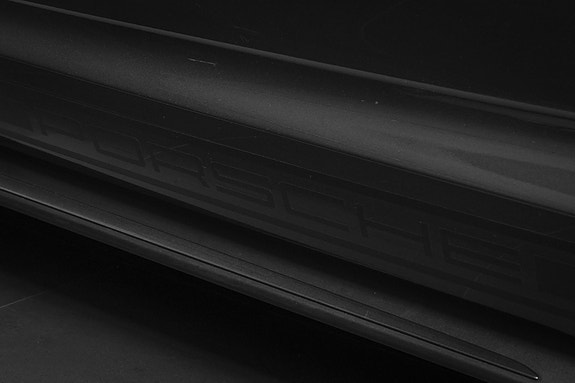 Porsche Taycan 3 of 5