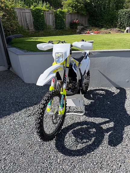 Husqvarna TE 250i 4 of 5