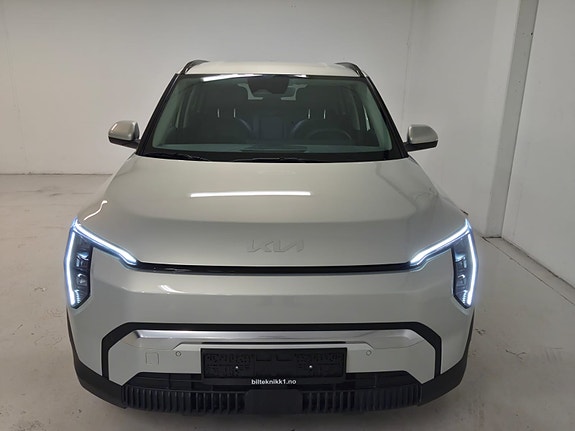 Kia EV3 2 of 5