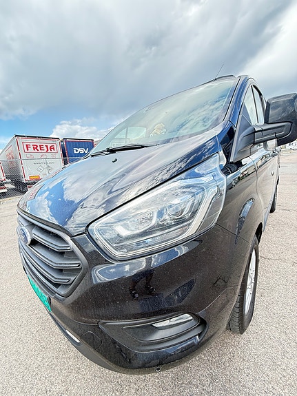 Ford Transit Custom 2 of 5