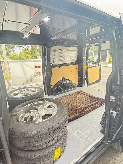 Ford Transit Custom 17 of 30