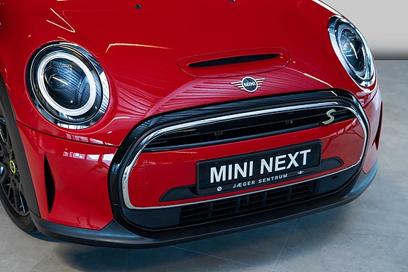 MINI Cooper SE 4 of 5
