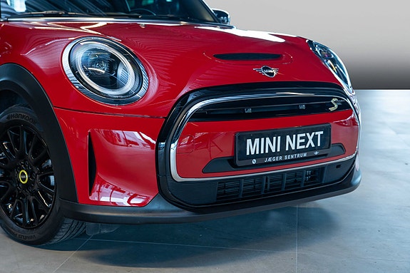 MINI Cooper SE 2 of 5