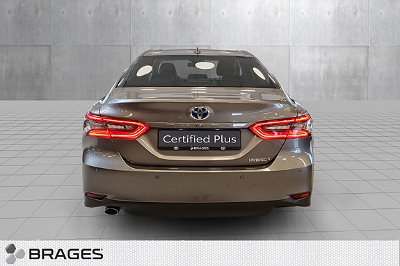 Toyota Camry 4 of 5