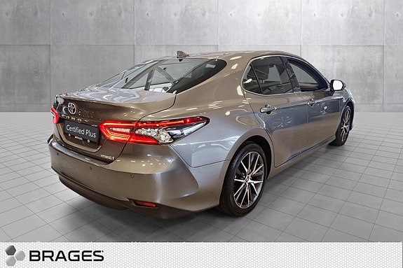 Toyota Camry 5 of 5