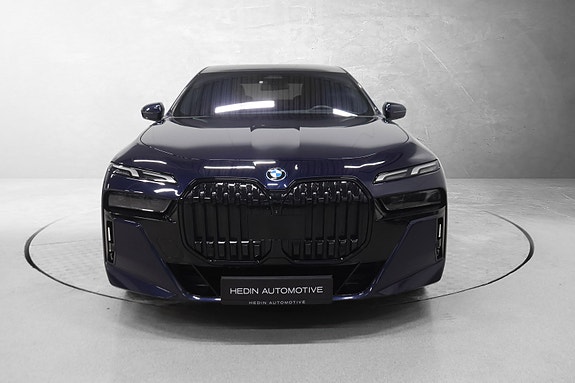 BMW i7 10 of 29