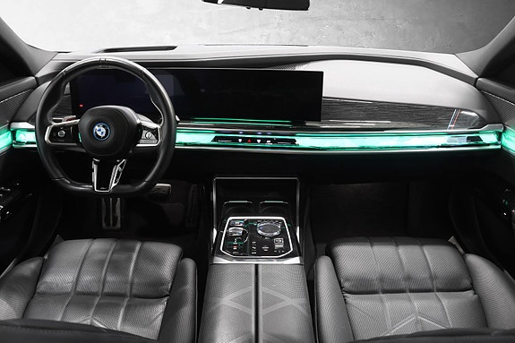 BMW i7 22 of 29