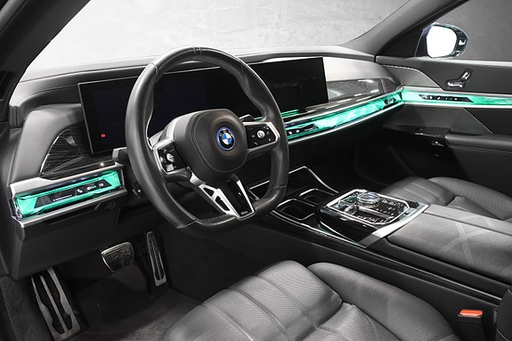 BMW i7 17 of 29