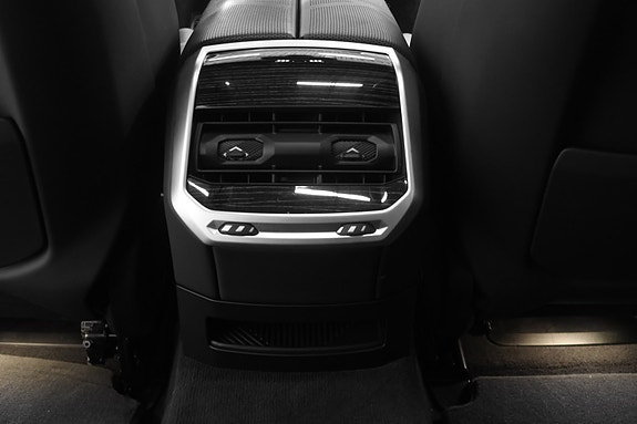 BMW i7 21 of 29