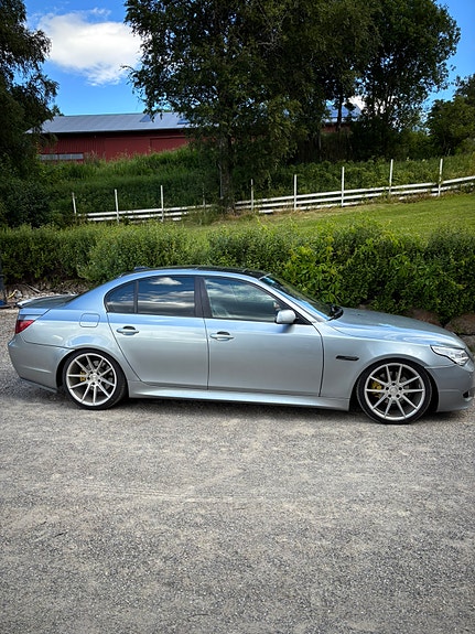 BMW 525d 2 of 5
