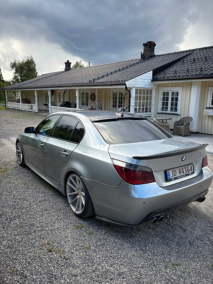 BMW 525d 4 of 5