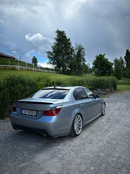 BMW 525d 3 of 5